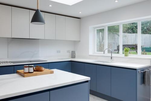 Aura kitchen white blue 5